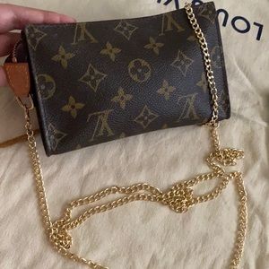 🤎Louis Vuitton monogram pouch/crossbody 🤎